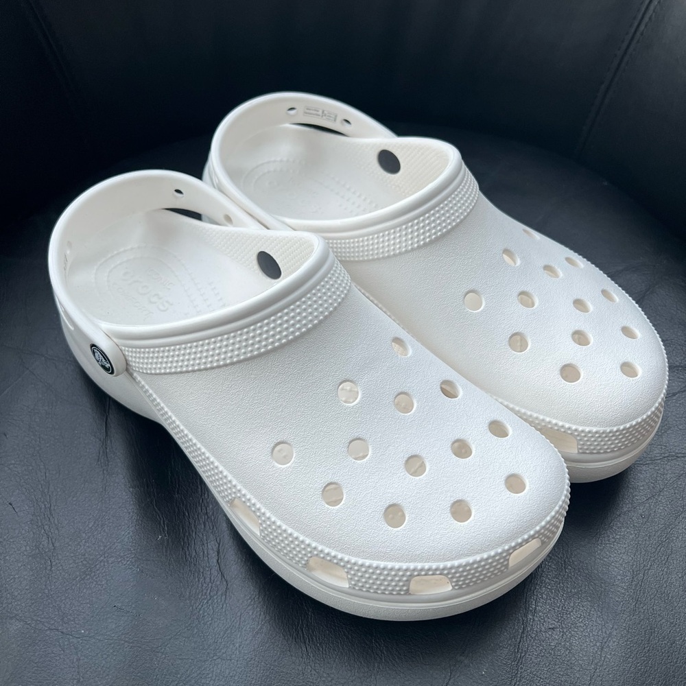 NWOT Crocs Women's Sz 11 Classic Platform Clog, white